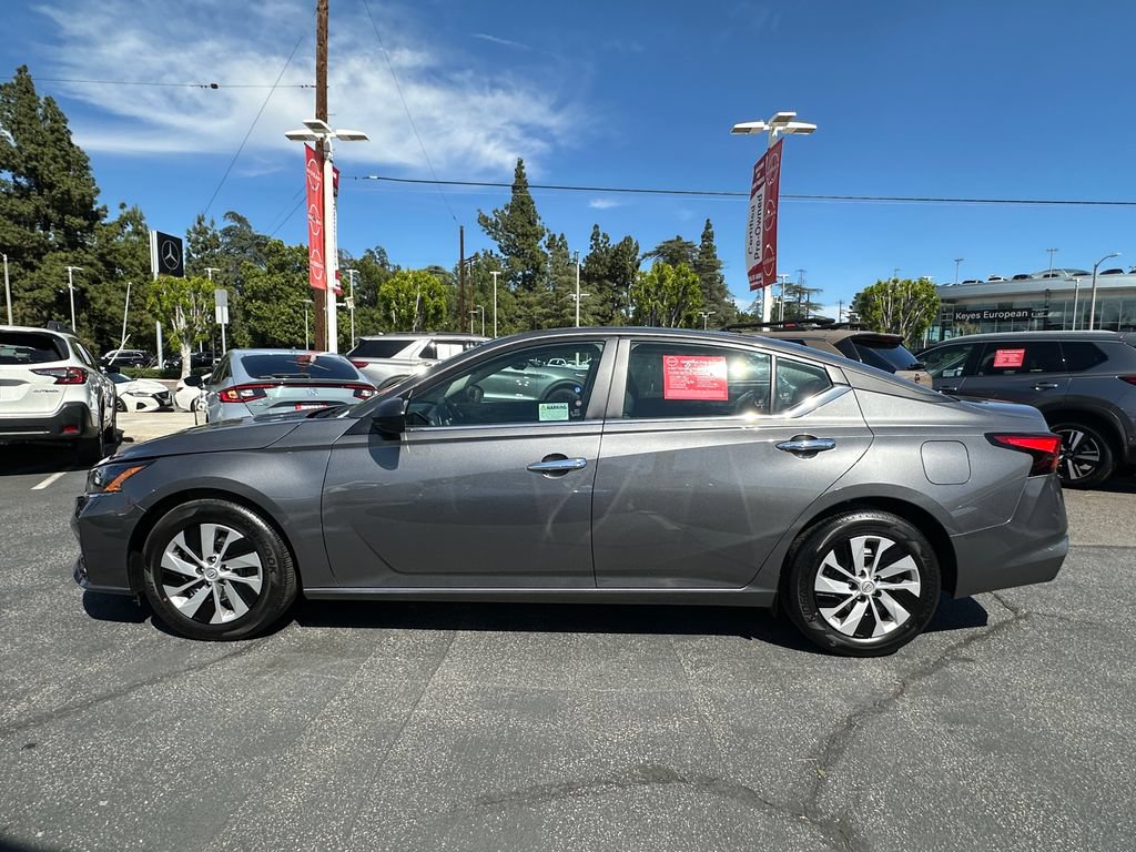 Used 2025 Nissan Altima 2.5 S FWD image 3