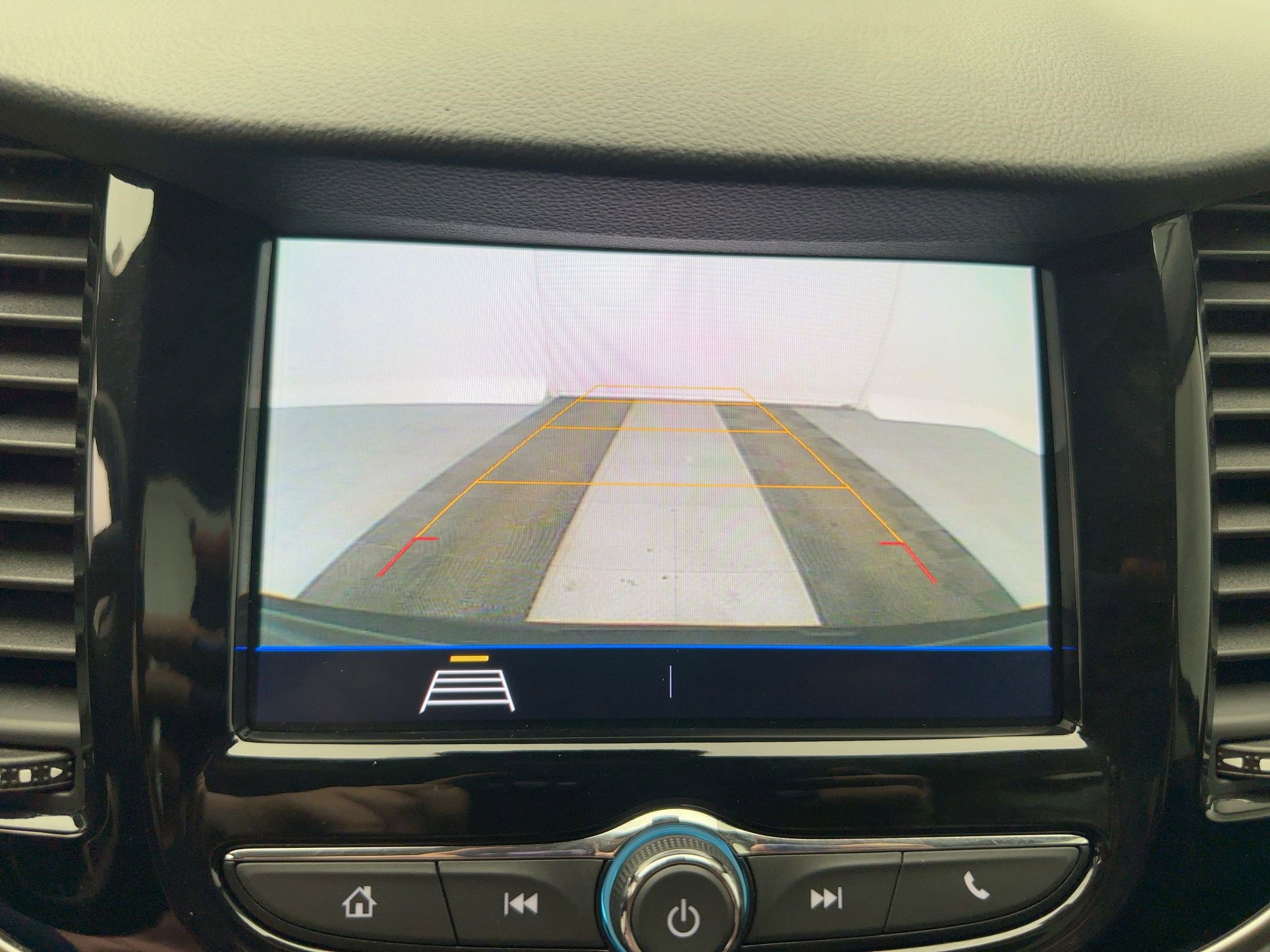 Used 2022 Chevrolet Trax LT w/ LT Convenience Package image 23