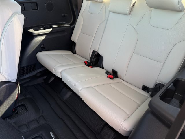 Used 2025 Kia Telluride SX w/ SX Captain's Chair Package AWD/4WD image 14