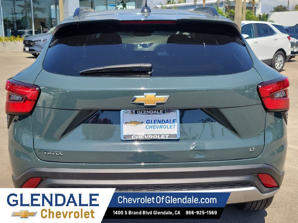 Used 2025 Chevrolet Trax LT FWD image 12