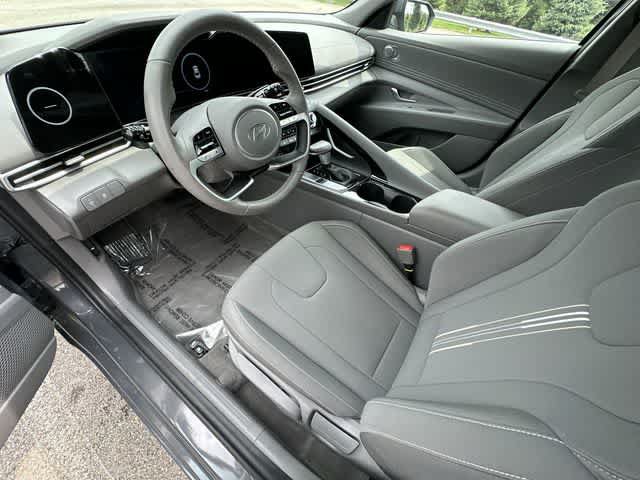 Used 2024 Hyundai Elantra SEL w/ Convenience Package FWD image 17
