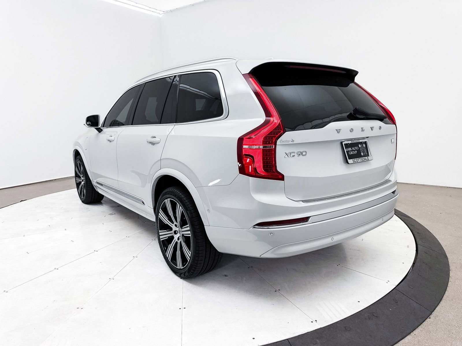 Used 2024 Volvo XC90 T8 Plus w/ Protection Package Premier image 18