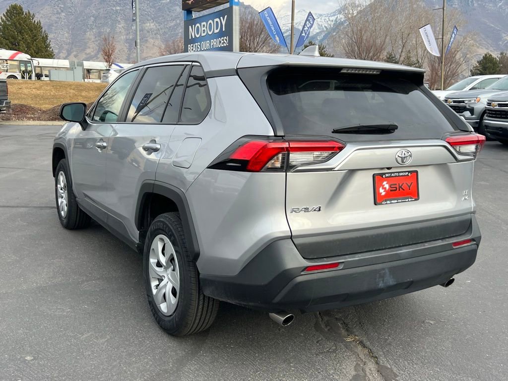 Used 2024 Toyota RAV4 LE AWD/4WD image 10