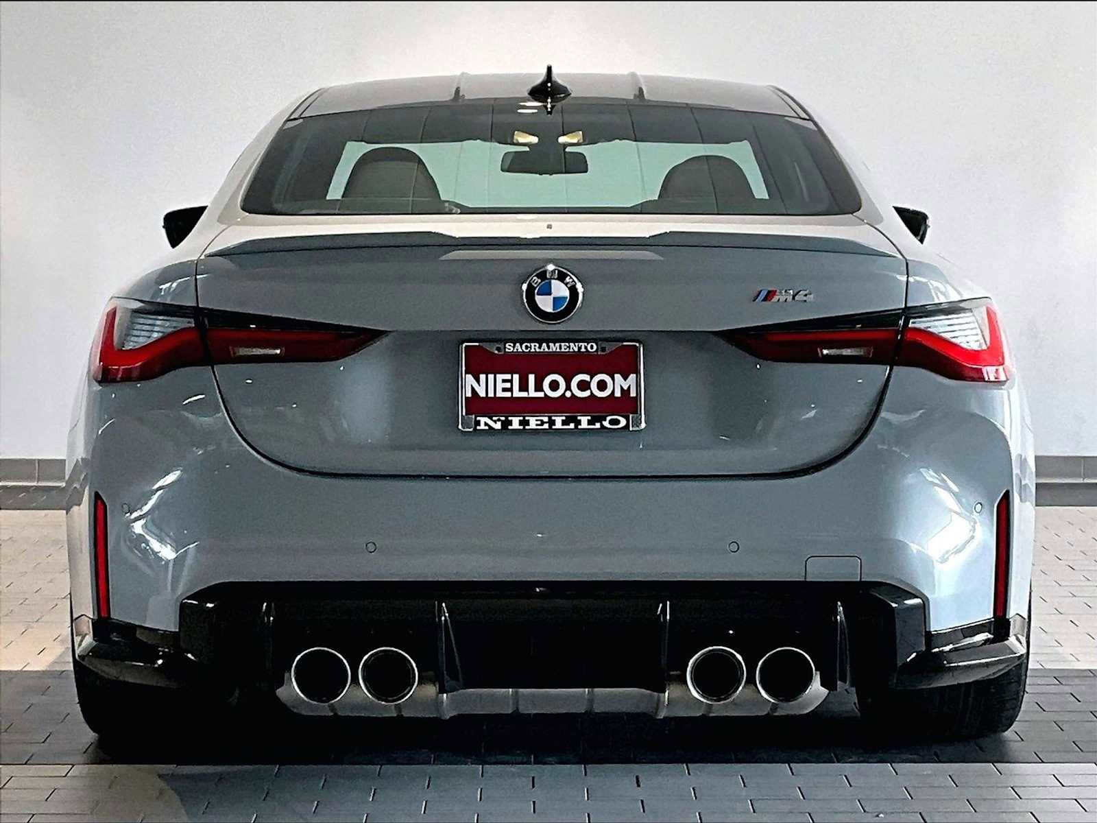 Used 2022 BMW M4 Coupe w/ Executive Package image 9