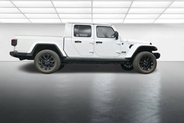 Used 2025 Jeep Gladiator Sport image 25