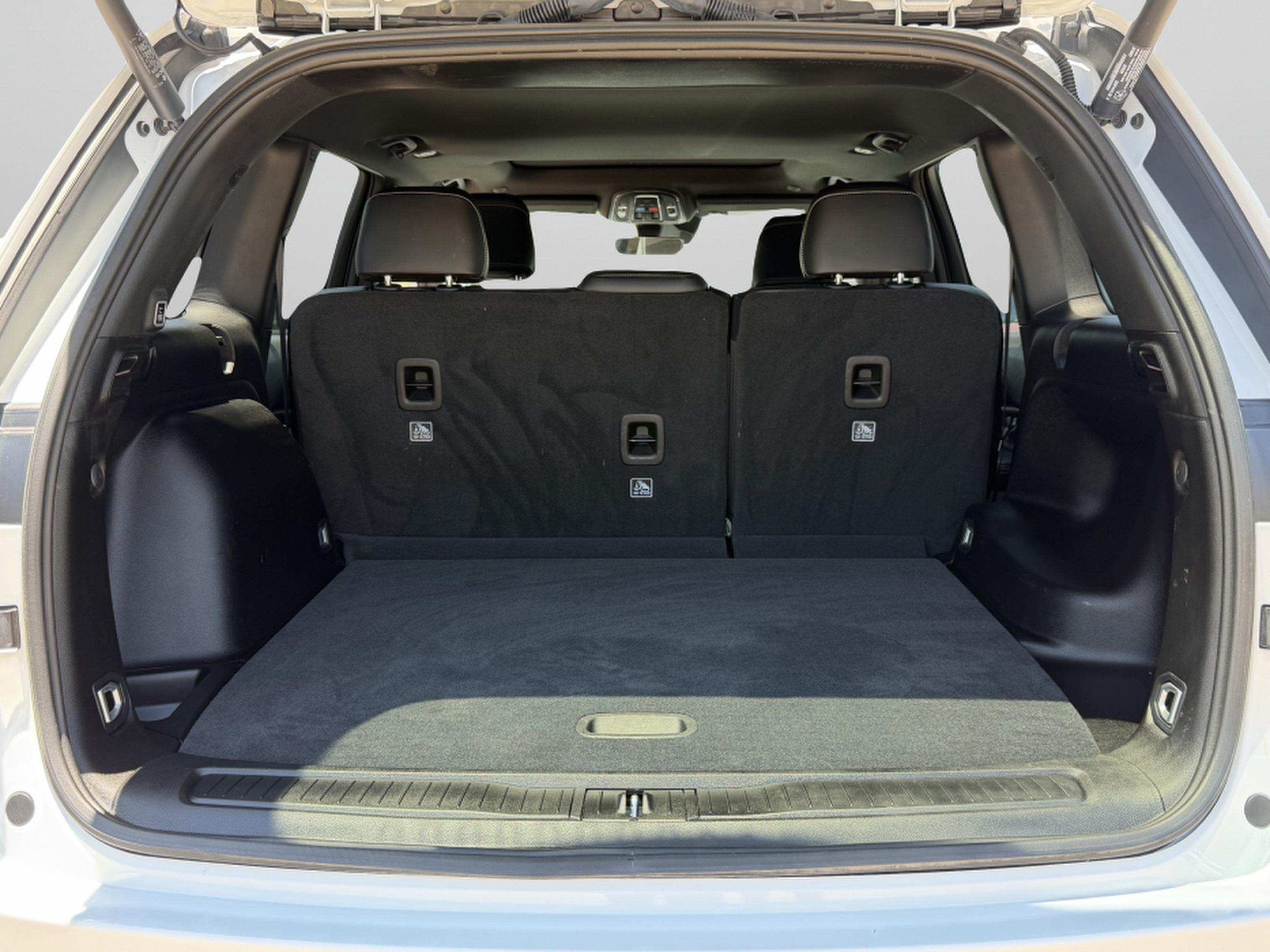 Used 2025 Jeep Grand Cherokee Altitude RWD image 28