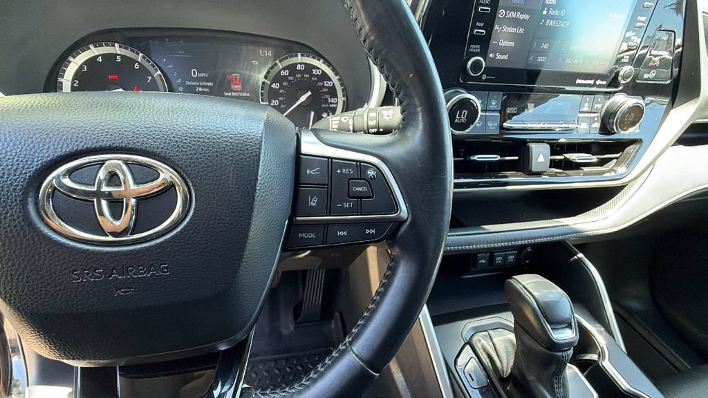 Used 2021 Toyota Highlander XLE FWD image 28