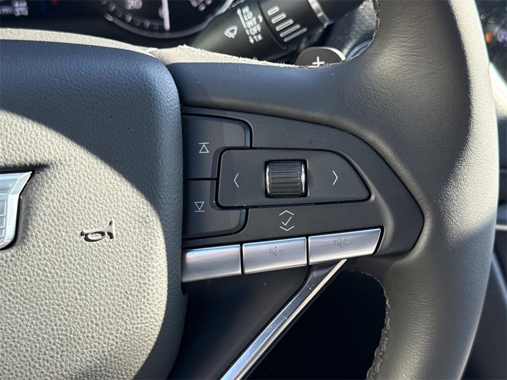 Used 2025 Cadillac XT6 Luxury image 26