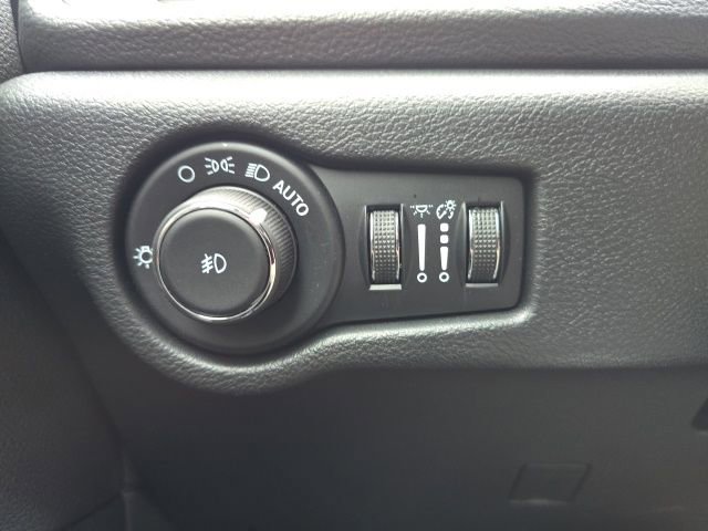 Certified 2024 Chrysler Pacifica Touring-L w/ S Appearance Package image 11