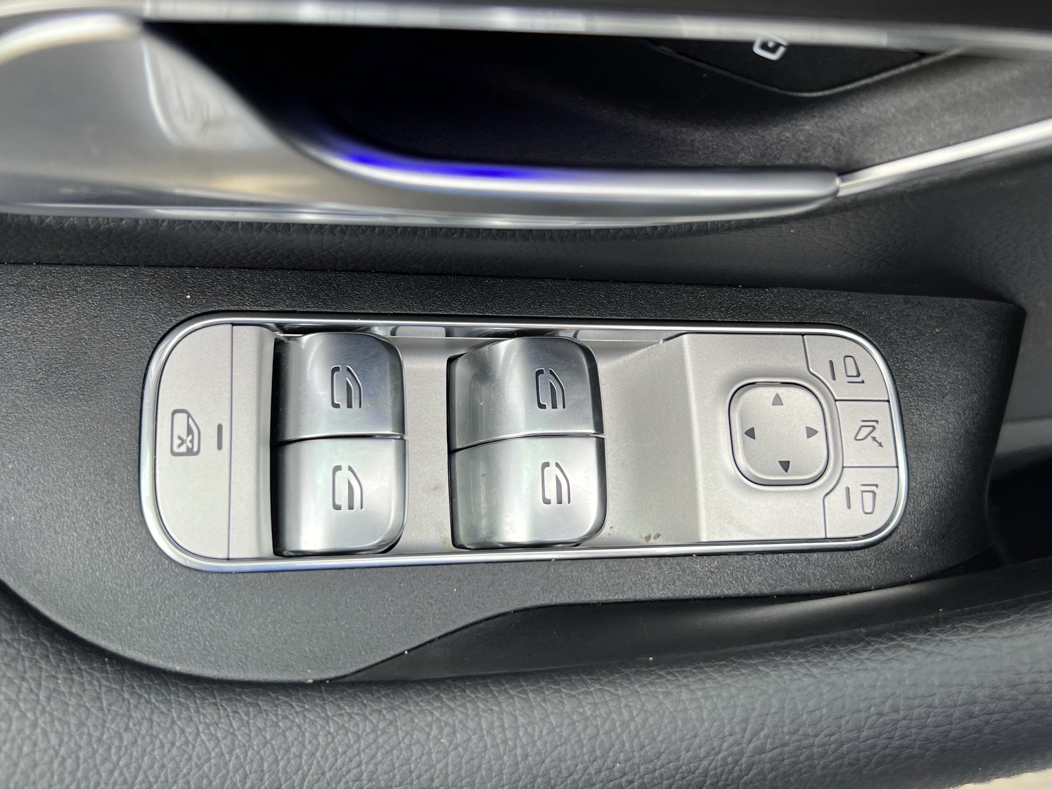 Used 2025 Mercedes-Benz GLS 450 4MATIC w/ AMG Line Exterior image 16