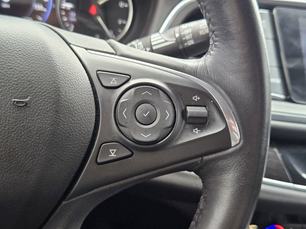 Used 2021 Buick Enclave Avenir w/ Avenir Technology Package FWD image 28