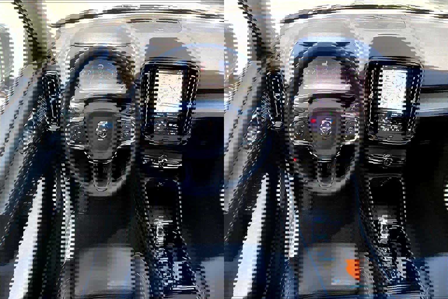 Used 2024 Volvo XC40 B5 Ultimate image 6