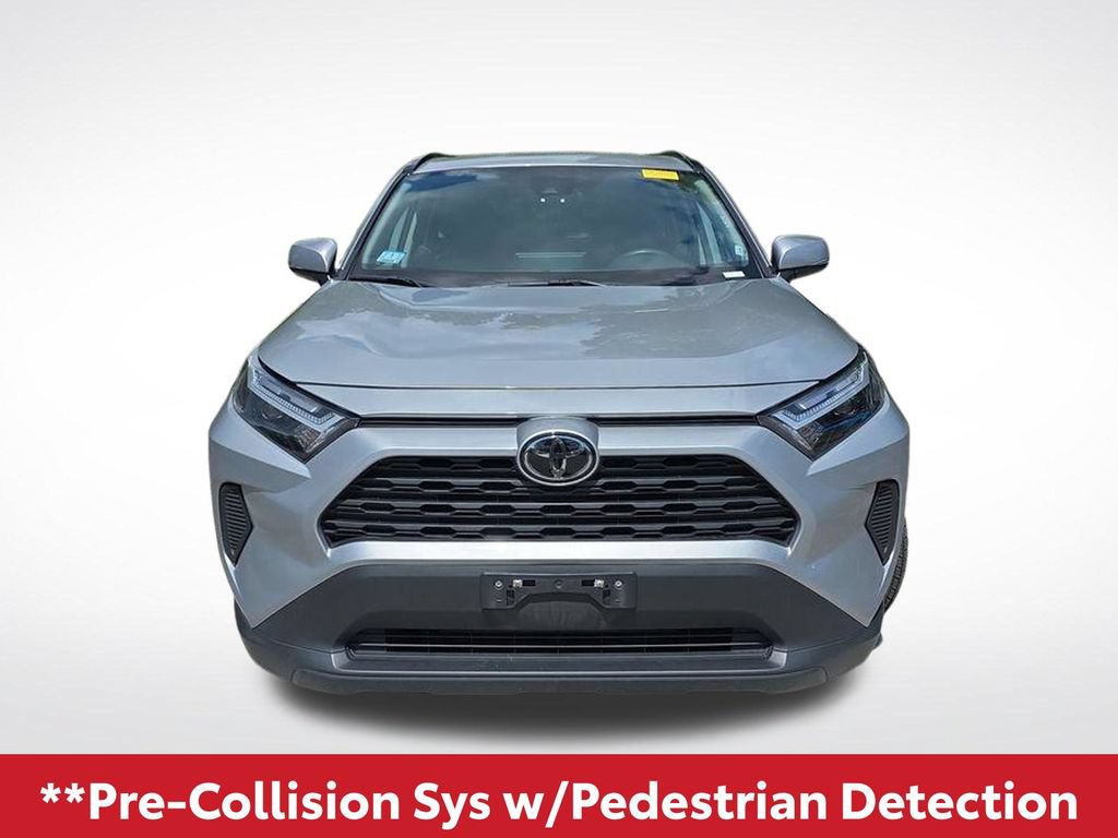 Used 2025 Toyota RAV4 XLE AWD/4WD image 12