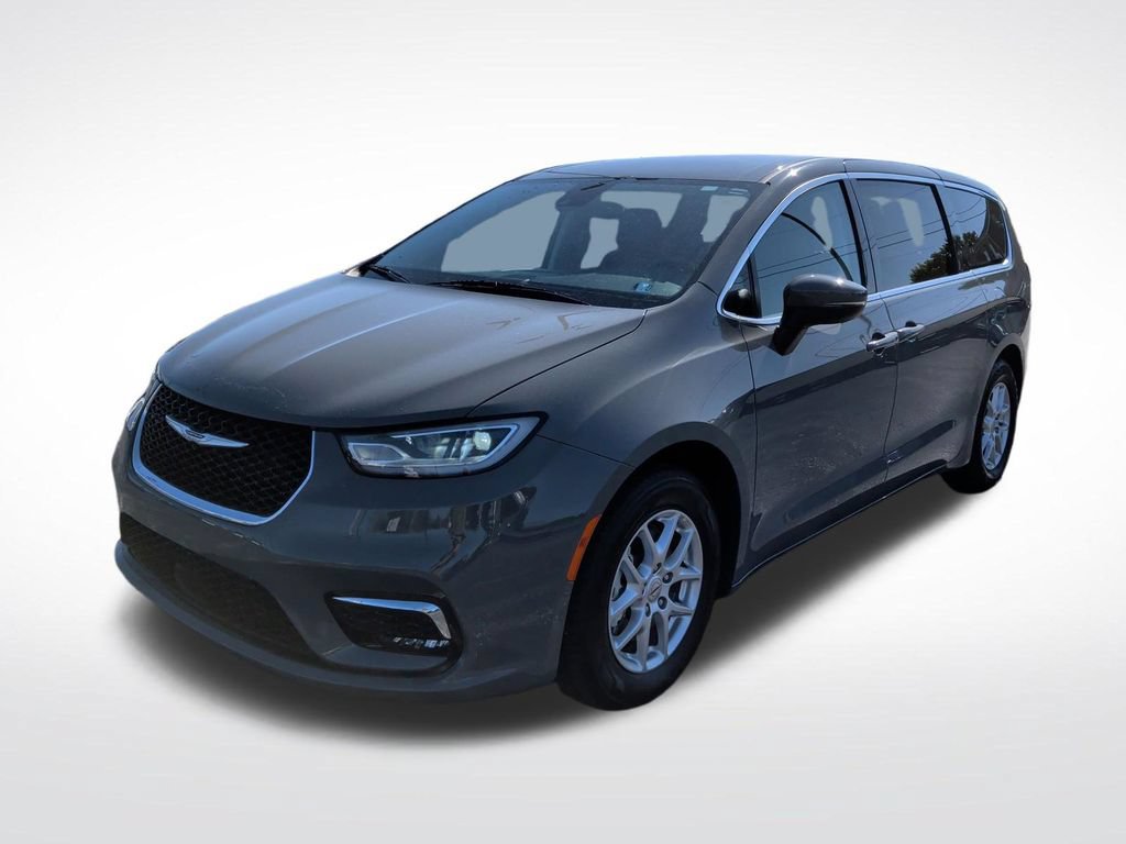Used 2023 Chrysler Pacifica Touring-L FWD image 3
