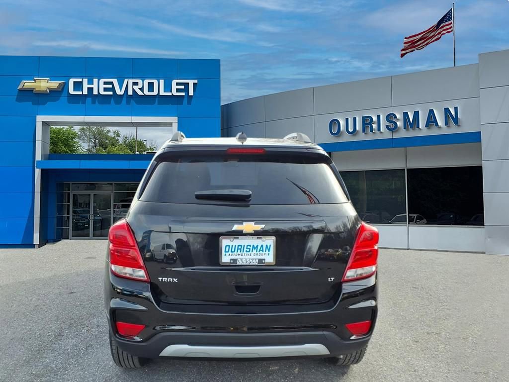 Used 2020 Chevrolet Trax LT w/ LT Convenience Package image 4