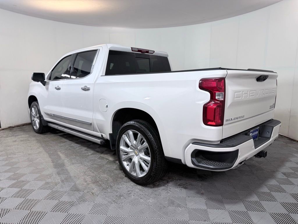 Used 2024 Chevrolet Silverado 1500 High Country w/ High Country Premium Package AWD/4WD image 4