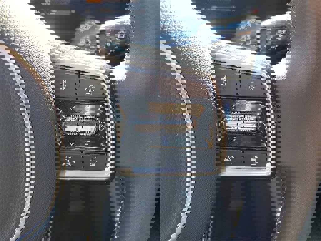 Used 2025 Kia Carnival EX image 12