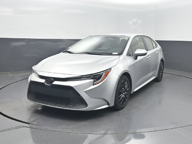 Used 2022 Toyota Corolla LE FWD image 2