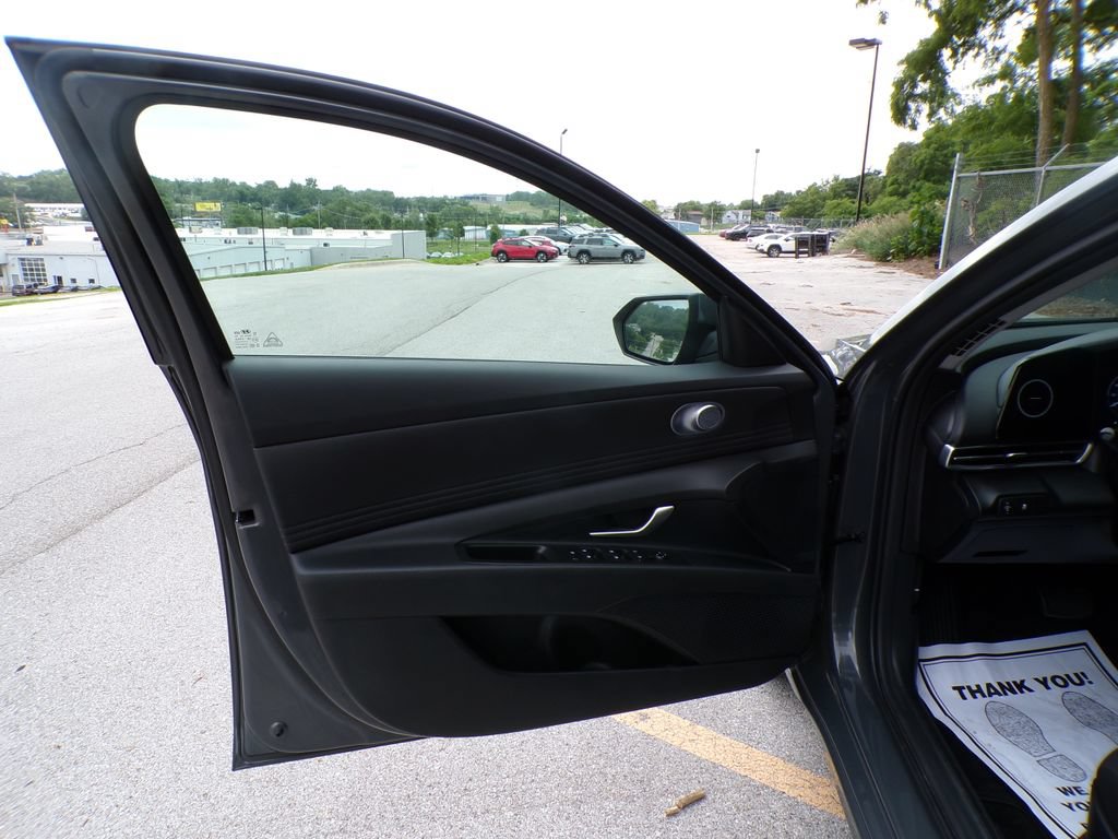 Certified 2025 Hyundai Elantra SEL FWD image 20