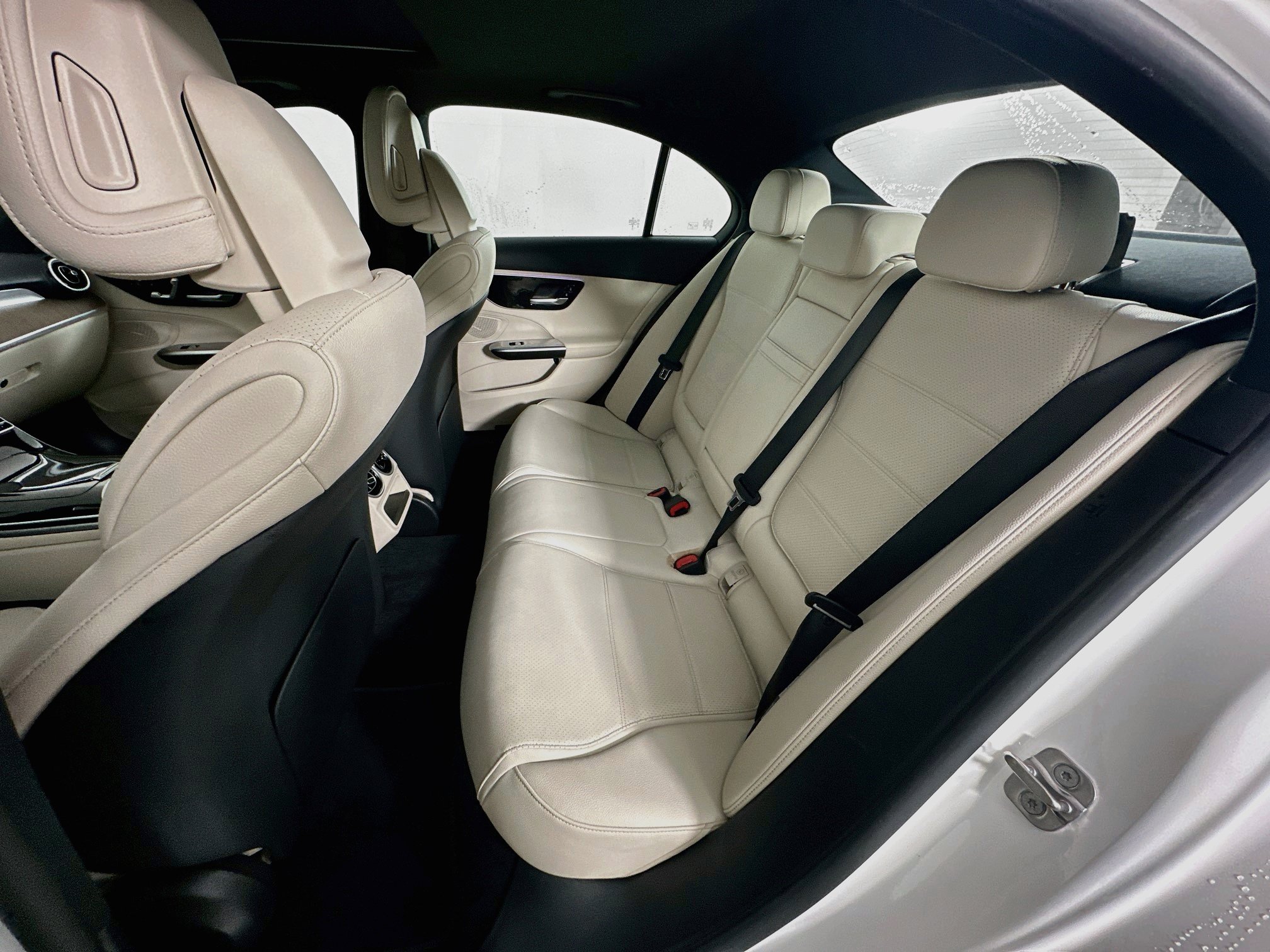 Used 2025 Mercedes-Benz C 300 Sedan image 28