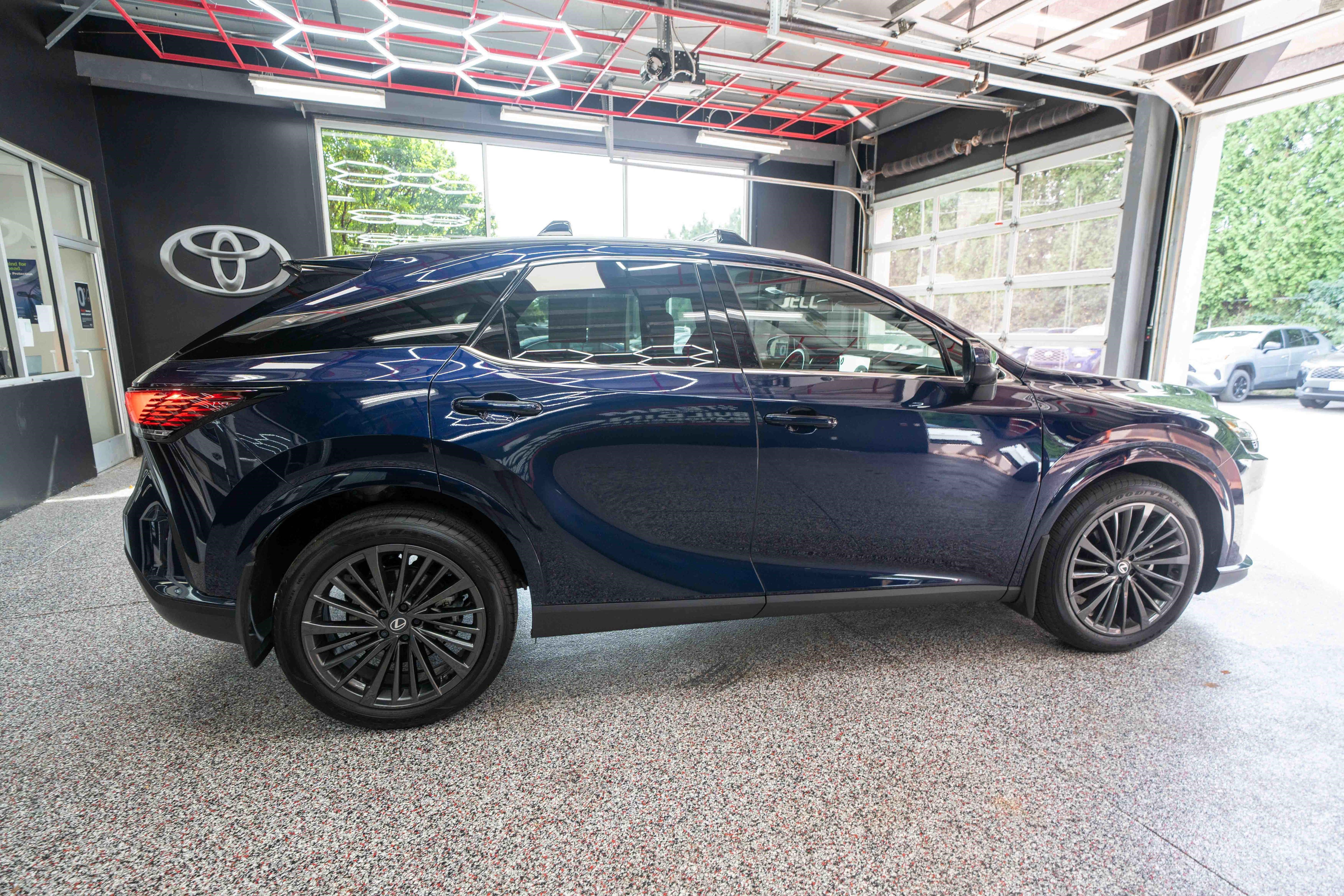 Used 2026 Lexus RX 350 Premium w/ Accessory Package (2T) AWD/4WD image 2