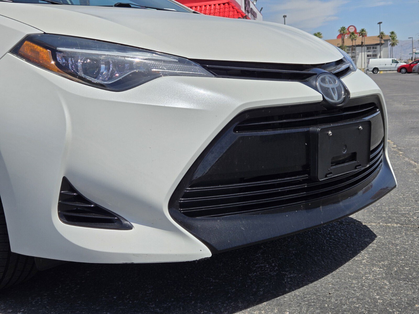 Used 2018 Toyota Corolla LE w/ Carpet Mat Package (TMS) FWD image 5