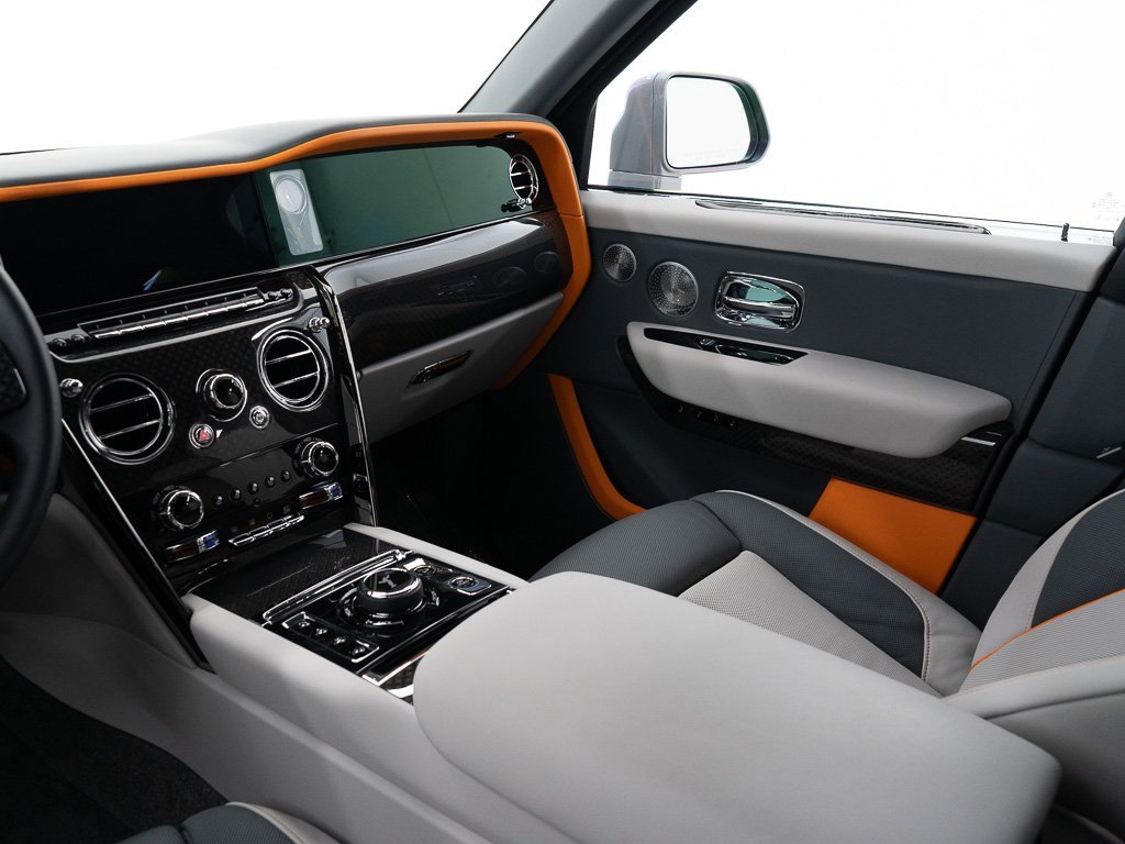 Certified 2025 Rolls-Royce Cullinan Black Badge image 38