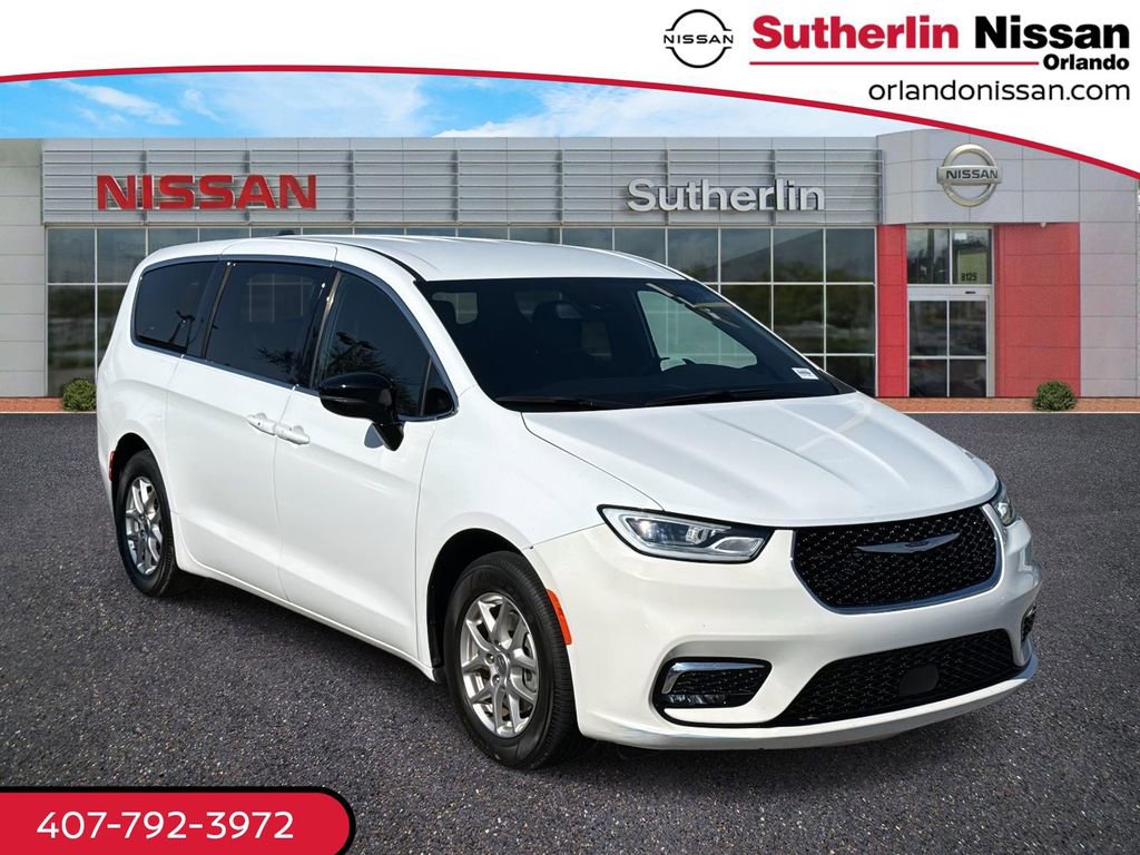 Used 2024 Chrysler Pacifica Touring image 1
