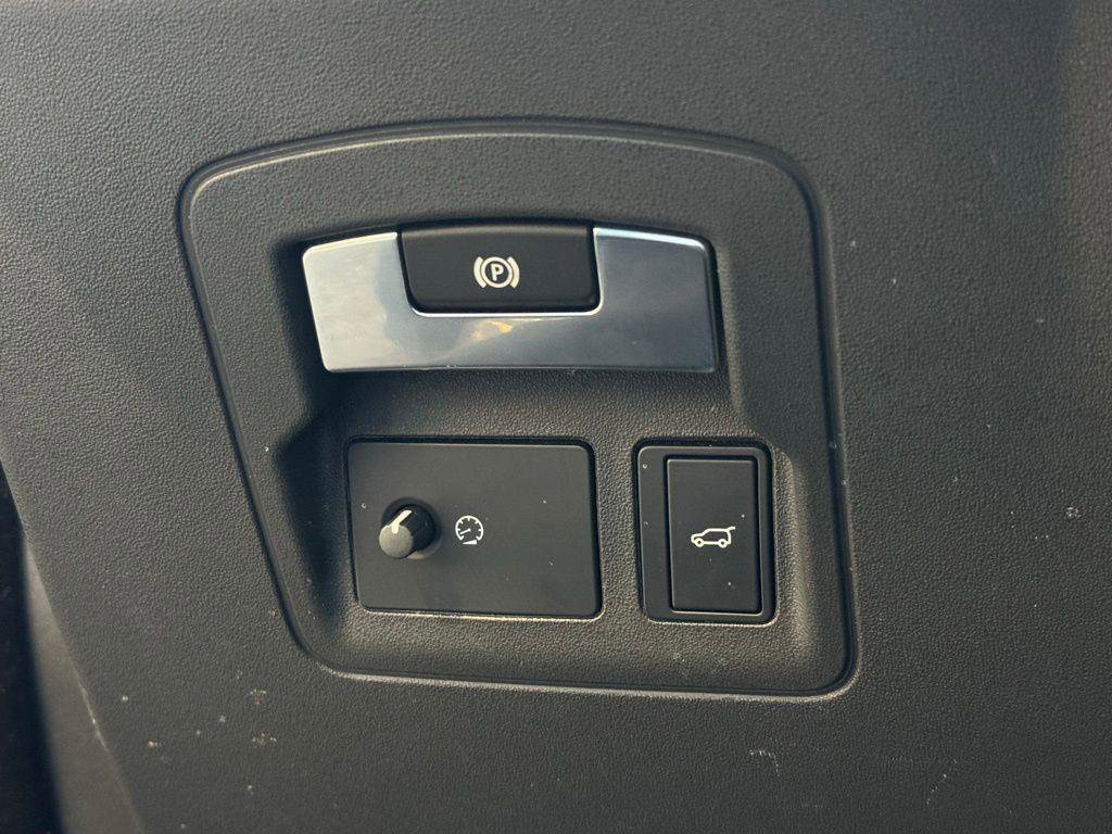 Used 2020 Land Rover Range Rover Velar S image 35