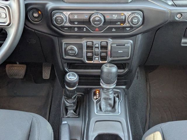 Used 2022 Jeep Gladiator Willys AWD/4WD image 18