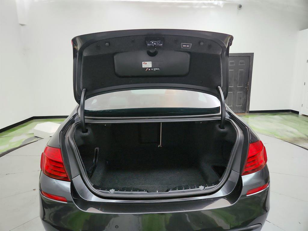 Used 2014 BMW 550i xDrive Sedan AWD/4WD image 30