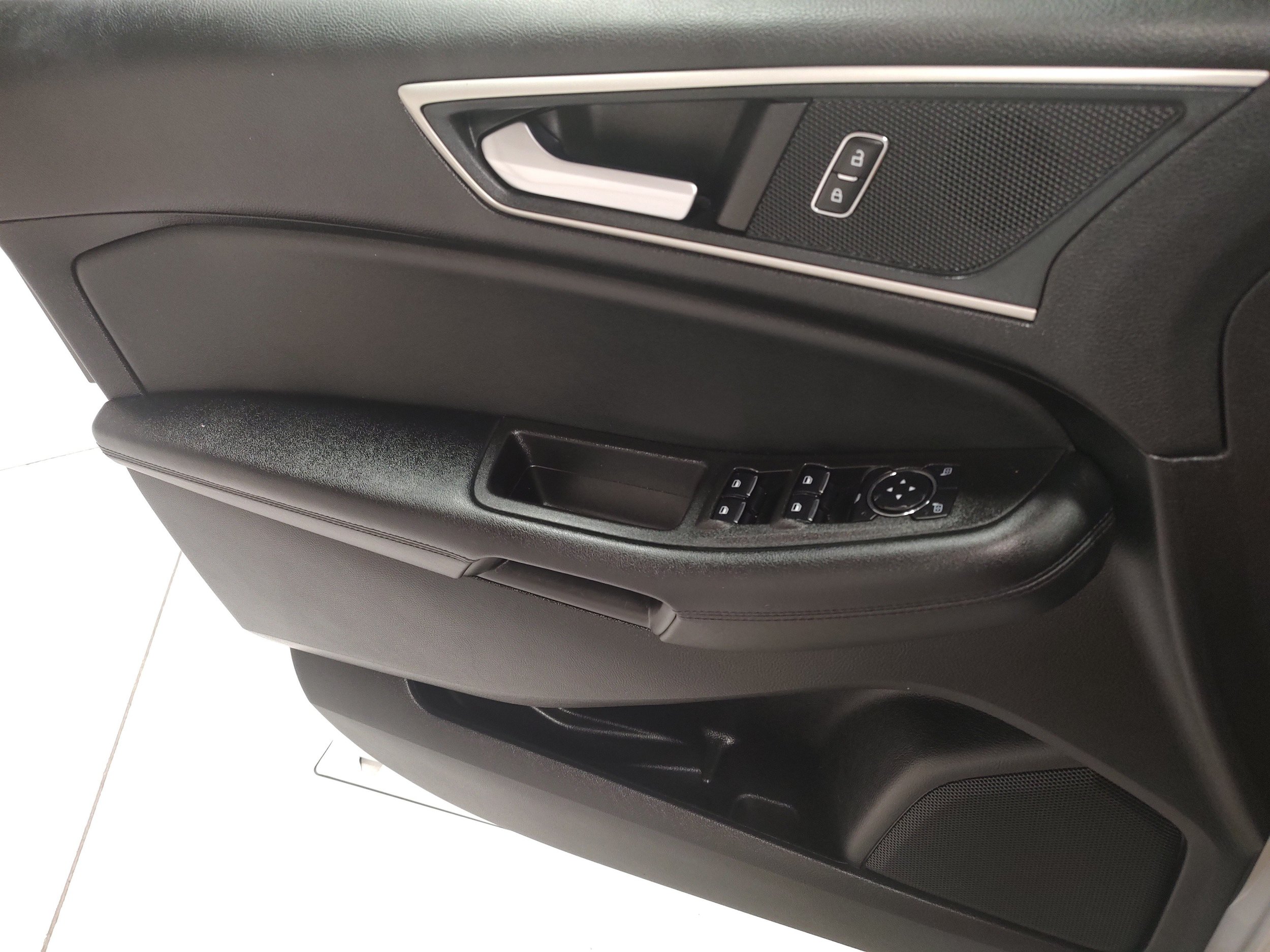 Used 2024 Ford Edge SEL AWD/4WD image 9