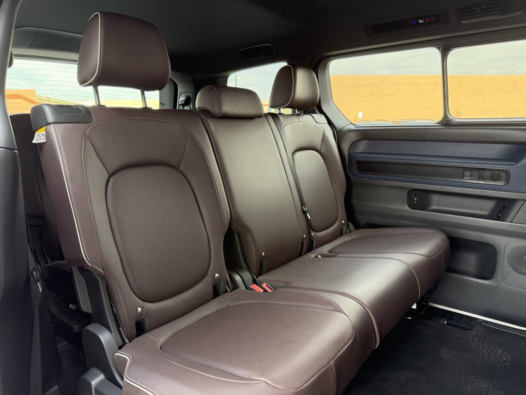 Used 2025 Volkswagen ID. Buzz Pro S RWD image 39