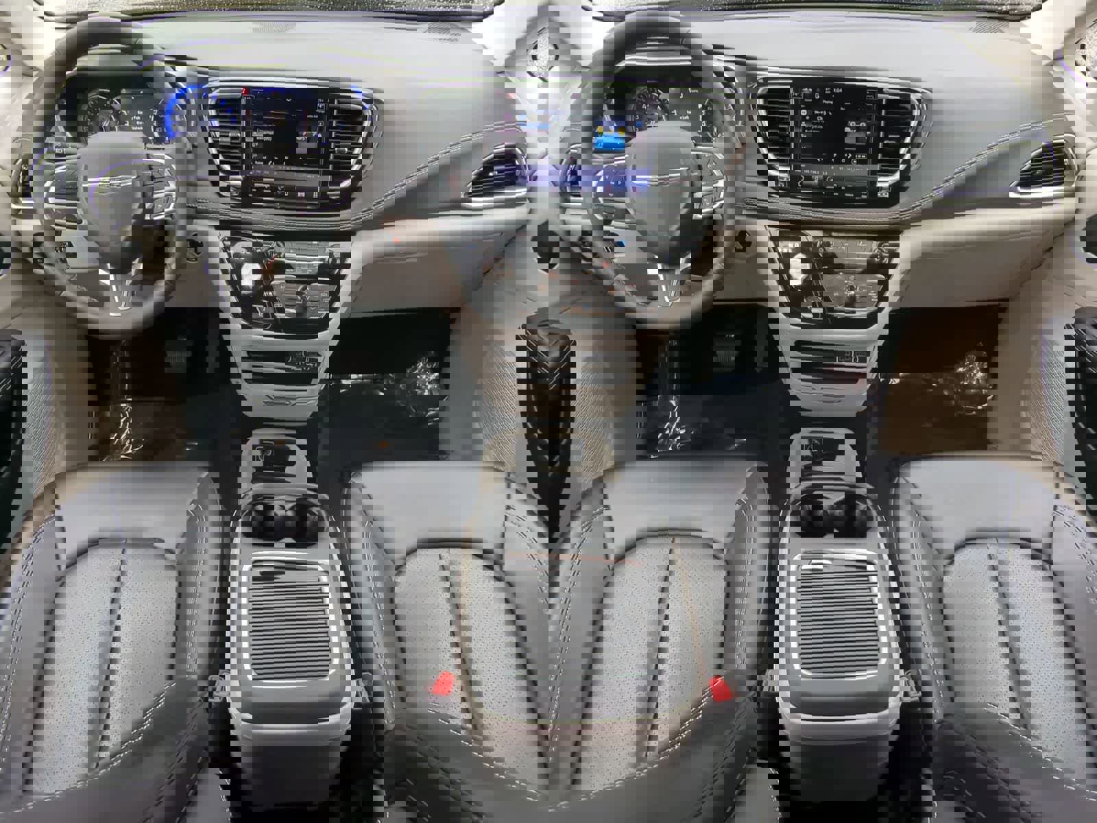 Used 2023 Chrysler Pacifica Touring-L image 15