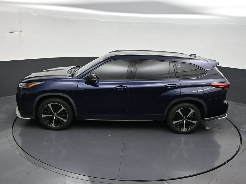 Used 2021 Toyota Highlander XSE FWD image 17