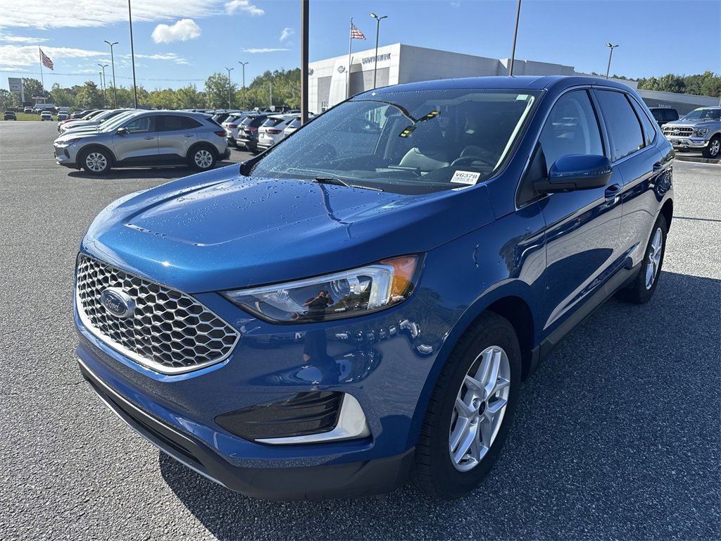 Used 2024 Ford Edge SEL image 3