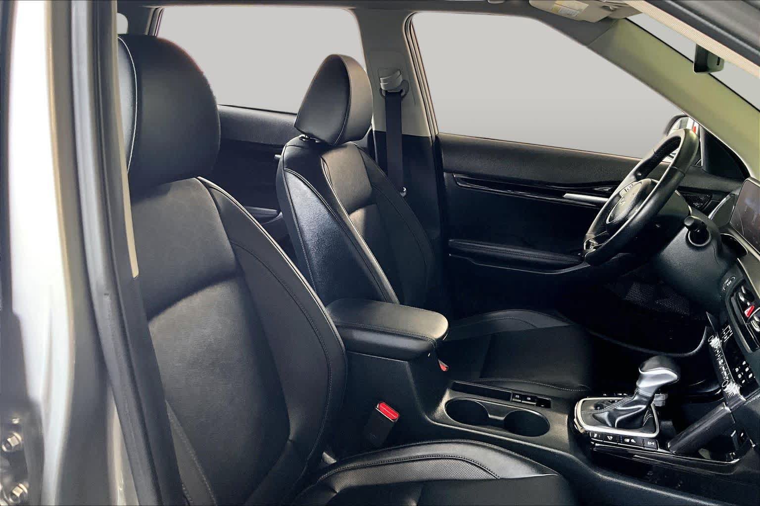 Certified 2025 Kia Seltos SX w/ SX Sunroof Package AWD/4WD image 9