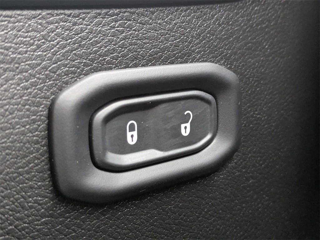 Used 2022 Jeep Gladiator Sport image 23