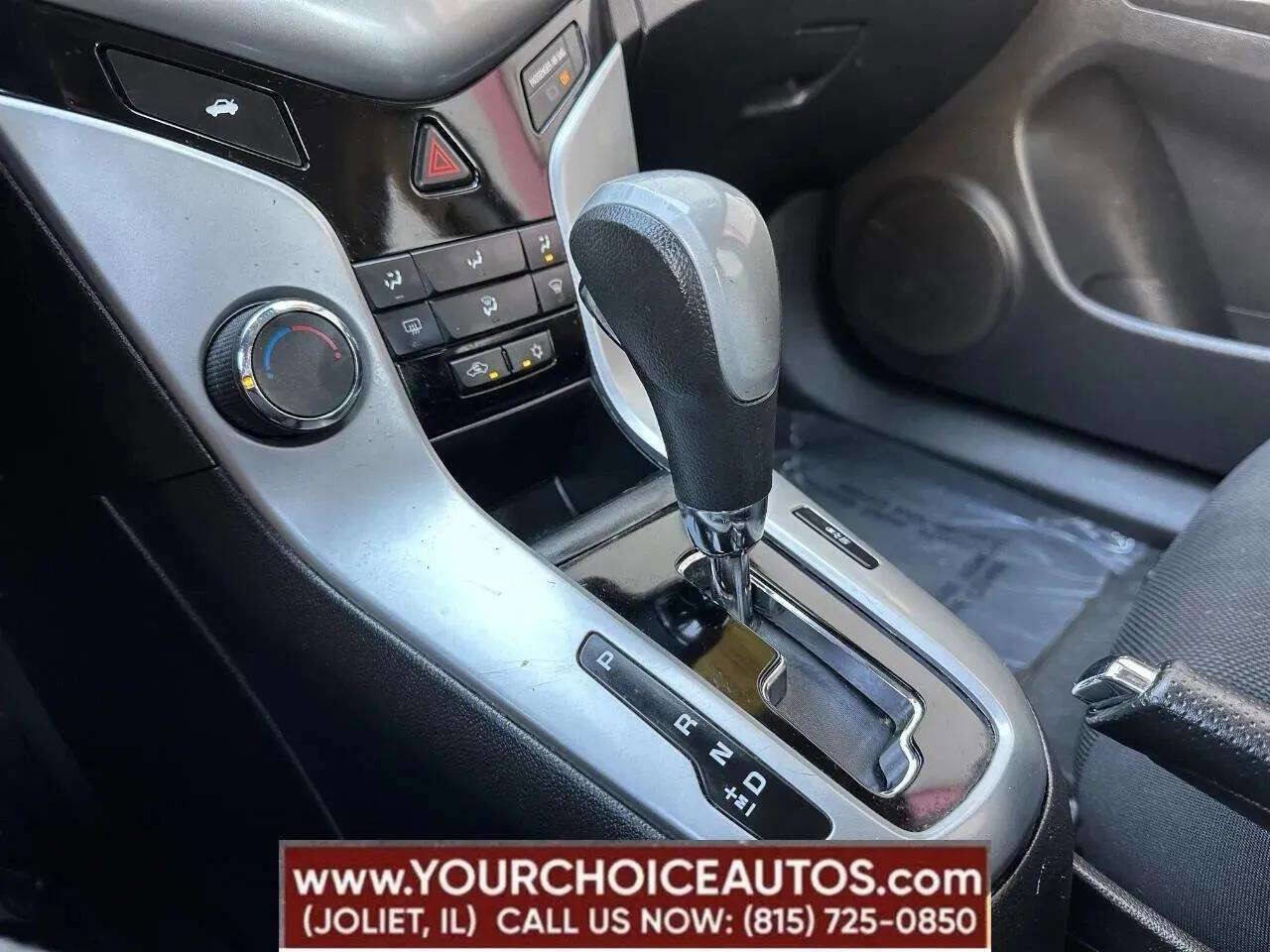 Used 2016 Chevrolet Cruze LT w/ Technology Package image 11