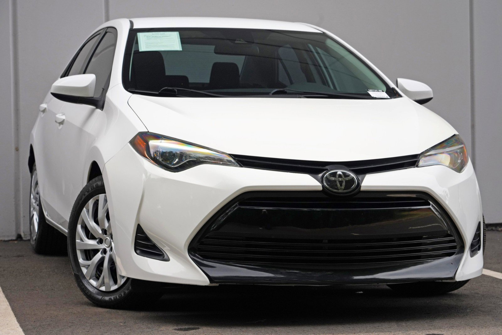 Used 2019 Toyota Corolla LE w/ Carpet Mat Package (TMS) FWD image 2