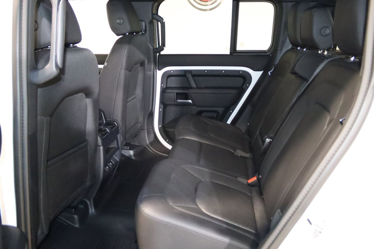 Used 2025 Land Rover Defender 110 S image 56