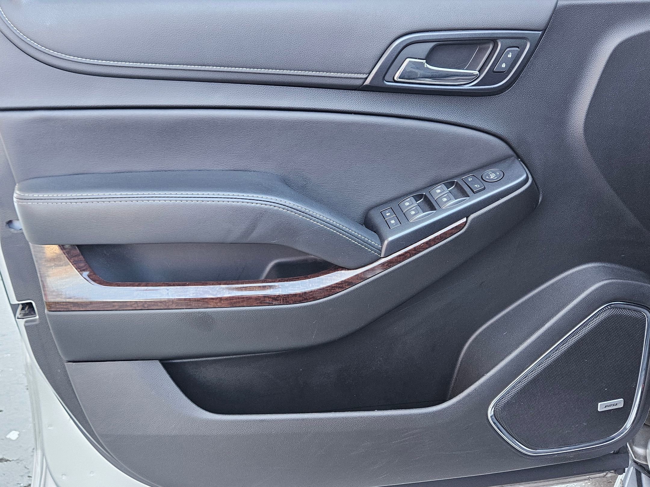 Used 2019 GMC Yukon SLE w/ SLE Value Package image 16