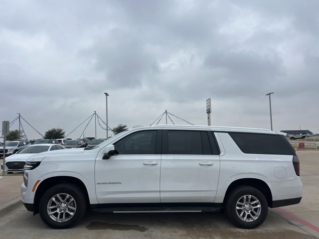 Used 2025 Chevrolet Suburban LS image 3