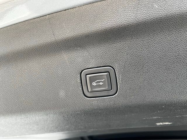 Used 2023 Cadillac Escalade Premium Luxury image 18