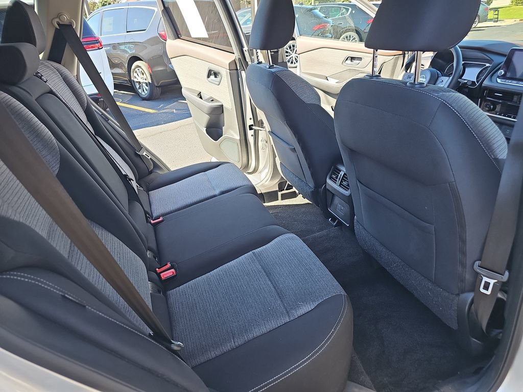 Used 2022 Nissan Rogue SV image 11