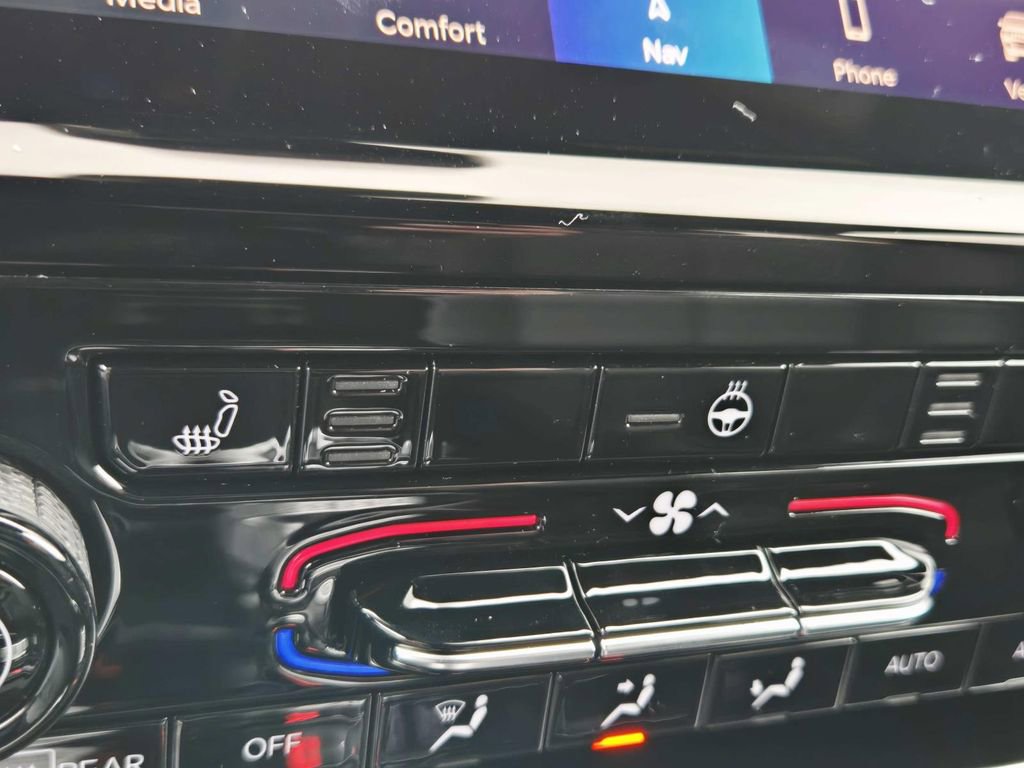 New 2025 Jeep Grand Cherokee Limited w/ Black Appearance Package image 25
