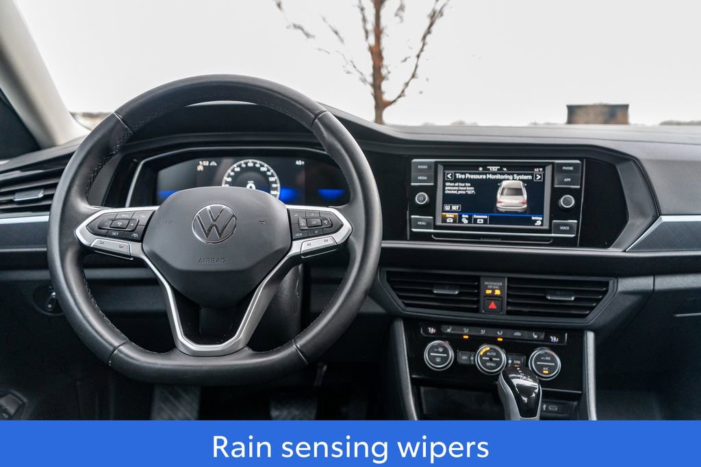 Used 2024 Volkswagen Jetta SE image 15