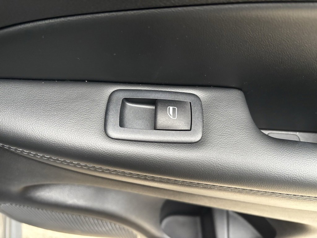 Used 2022 Jeep Grand Cherokee Laredo X image 27