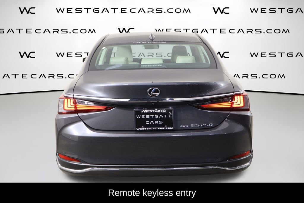 Used 2023 Lexus ES 250 w/ Premium Package image 4