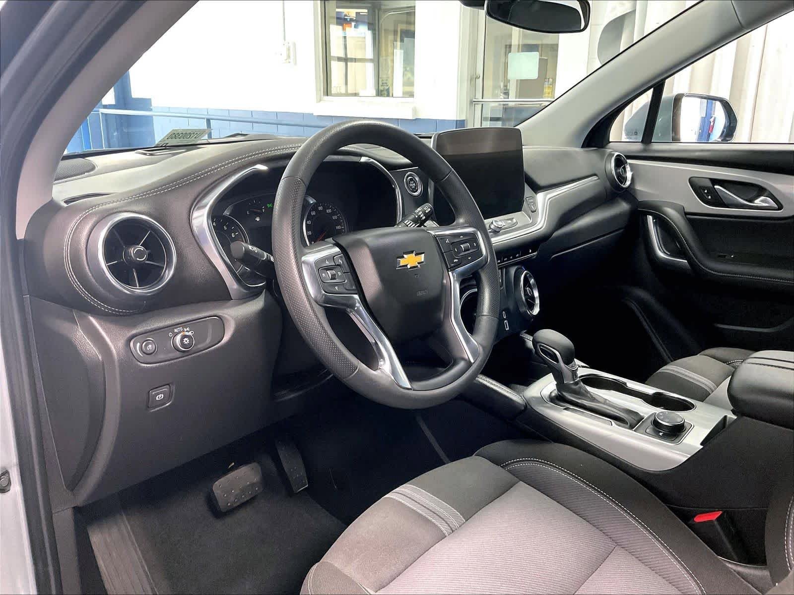 Used 2025 Chevrolet Blazer LT AWD/4WD image 8